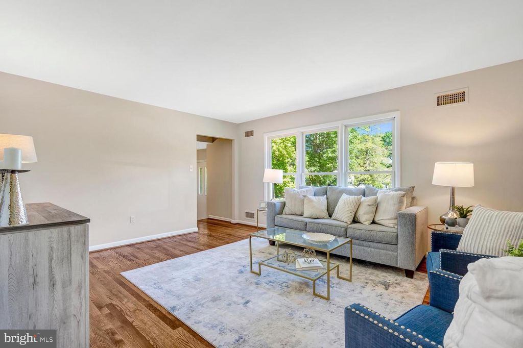 Image 10 of property listing at 5128 CLAVEL TER, Rockville, MD 20853