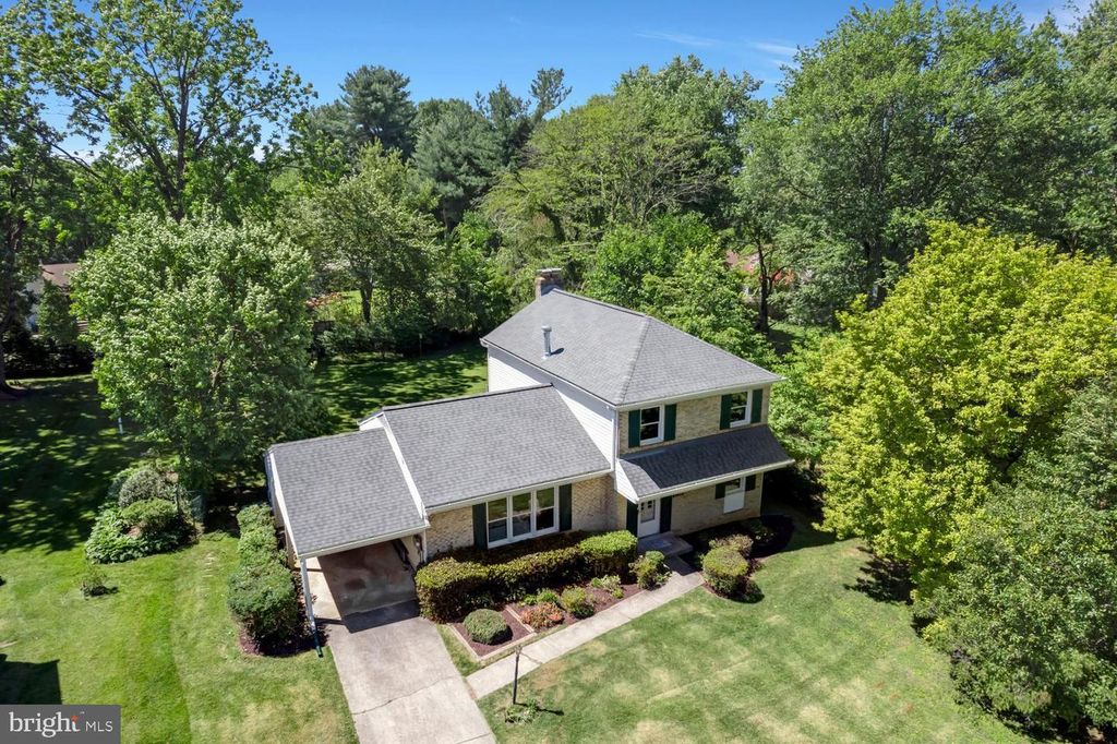 Image 2 of property listing at 5128 CLAVEL TER, Rockville, MD 20853