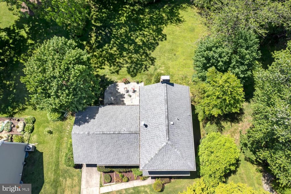 Image 4 of property listing at 5128 CLAVEL TER, Rockville, MD 20853