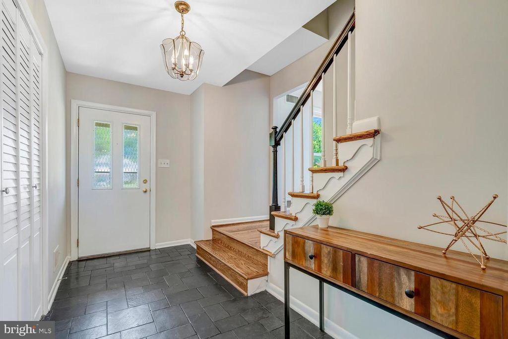 Image 7 of property listing at 5128 CLAVEL TER, Rockville, MD 20853