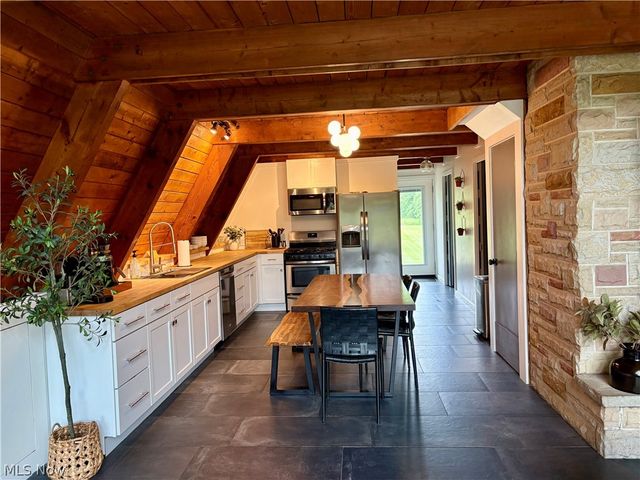 2793 Barclay Messerly Road, Southington, OH 44470
