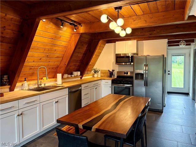 2793 Barclay Messerly Road, Southington, OH 44470