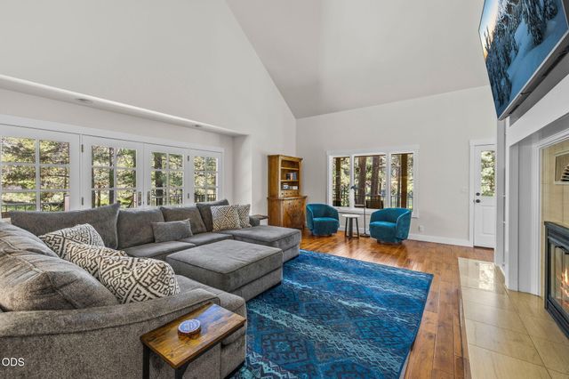 56832 Besson Road, Bend, OR 97707