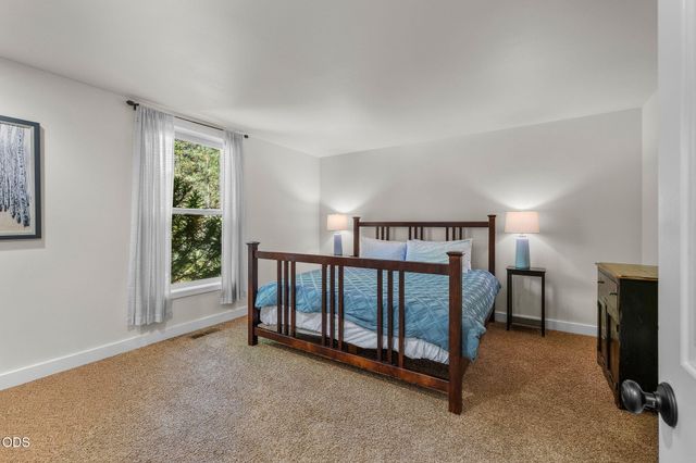 56832 Besson Road, Bend, OR 97707