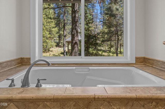 56832 Besson Road, Bend, OR 97707