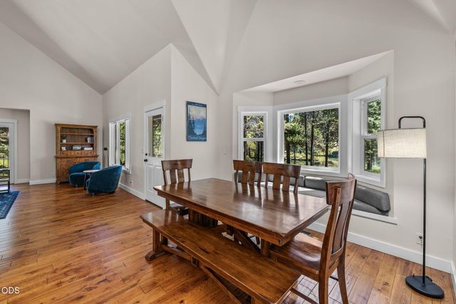 56832 Besson Road, Bend, OR 97707