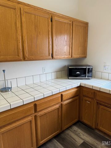 1305 Quartz Hill Road, Bakersfield, CA 93307