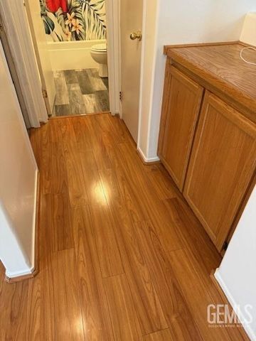 1305 Quartz Hill Road, Bakersfield, CA 93307