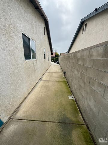 1305 Quartz Hill Road, Bakersfield, CA 93307