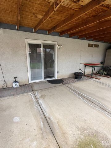 1305 Quartz Hill Road, Bakersfield, CA 93307