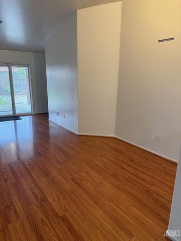 1305 Quartz Hill Road, Bakersfield, CA 93307