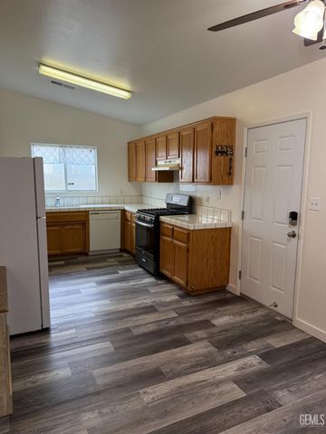 1305 Quartz Hill Road, Bakersfield, CA 93307