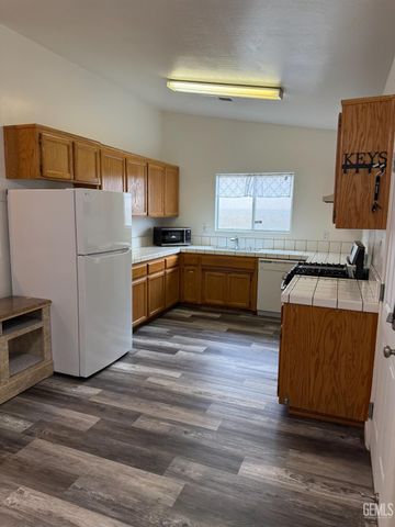 1305 Quartz Hill Road, Bakersfield, CA 93307