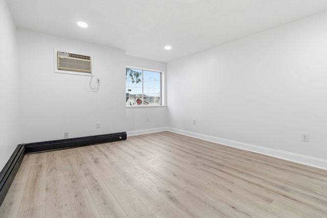 1 19th Street 3, Lowell, MA 01850
