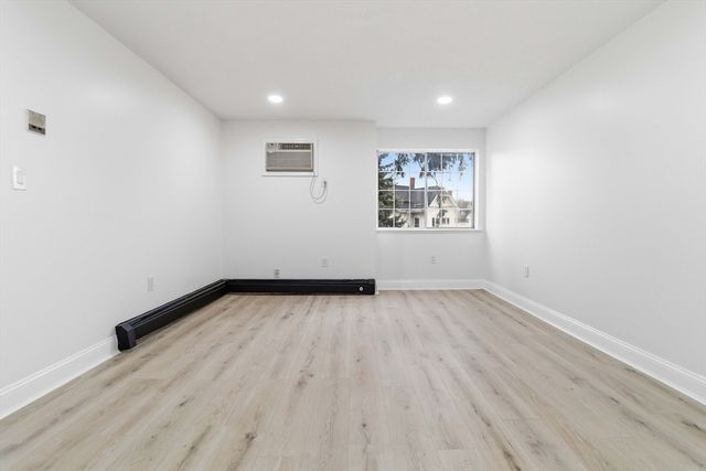 1 19th Street 3, Lowell, MA 01850
