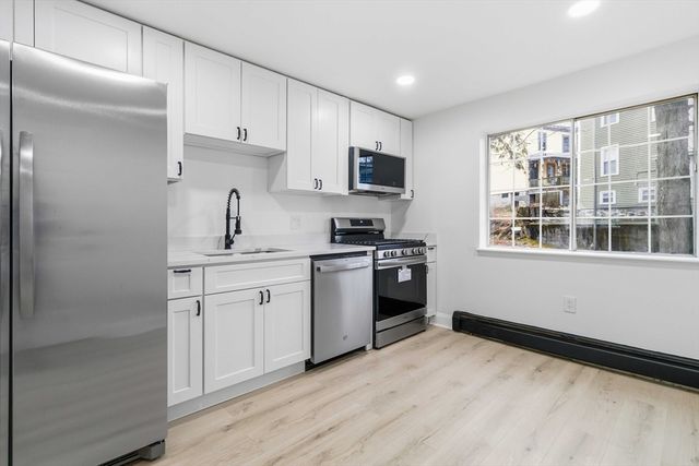 1 19th Street 3, Lowell, MA 01850