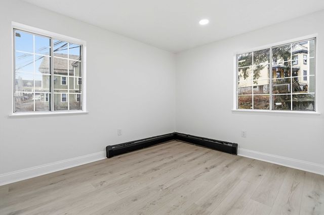1 19th Street 3, Lowell, MA 01850