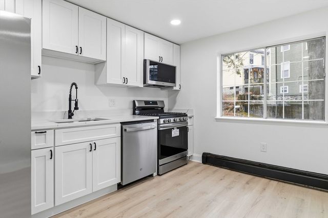 1 19th Street 3, Lowell, MA 01850