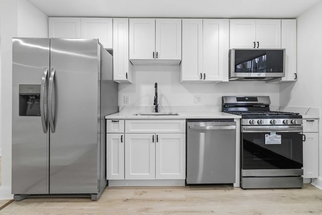 1 19th Street 3, Lowell, MA 01850