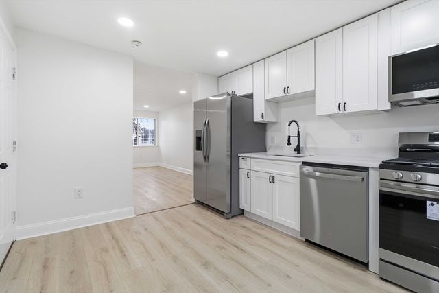 1 19th Street 3, Lowell, MA 01850