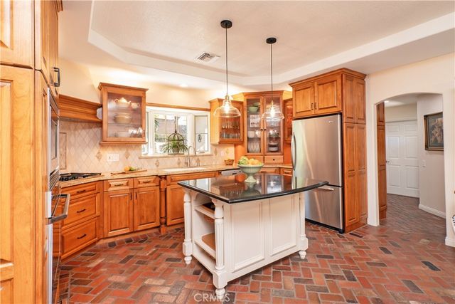 2372 Shadow Hill Drive, Riverside, CA 92506