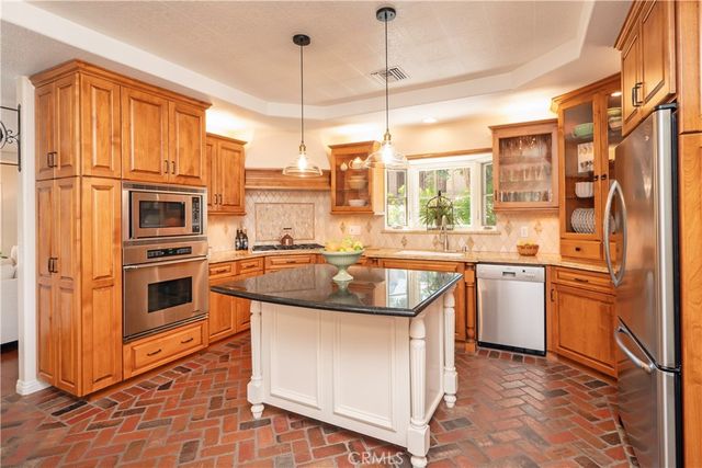 2372 Shadow Hill Drive, Riverside, CA 92506