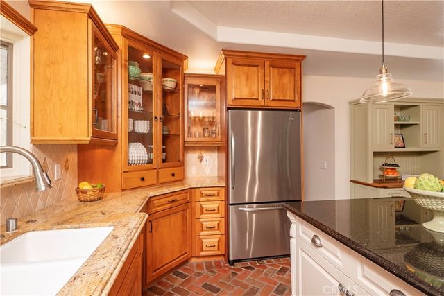 2372 Shadow Hill Drive, Riverside, CA 92506