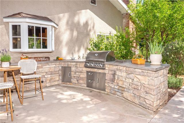2372 Shadow Hill Drive, Riverside, CA 92506