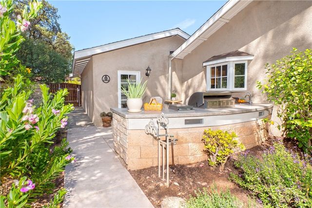 2372 Shadow Hill Drive, Riverside, CA 92506