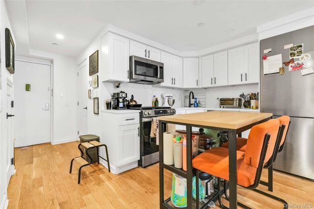 2805 21st Avenue 3, Astoria, NY 11105