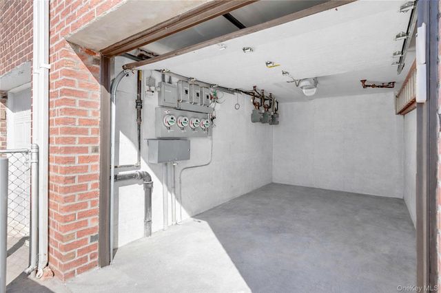 2805 21st Avenue 3, Astoria, NY 11105