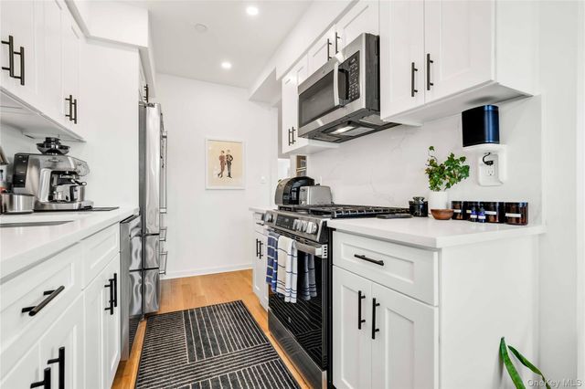 2805 21st Avenue 3, Astoria, NY 11105