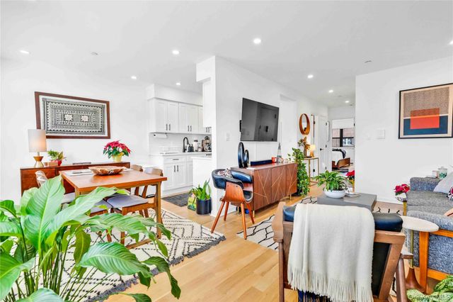 2805 21st Avenue 3, Astoria, NY 11105