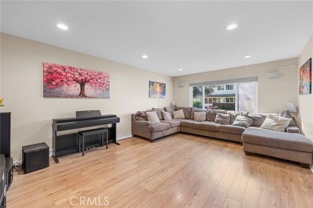 4586 Larwin, Cypress, CA 90630