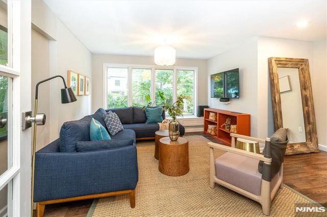 20 College Avenue, Montclair, NJ 07043