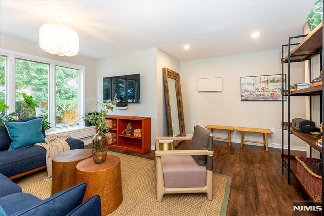 20 College Avenue, Montclair, NJ 07043