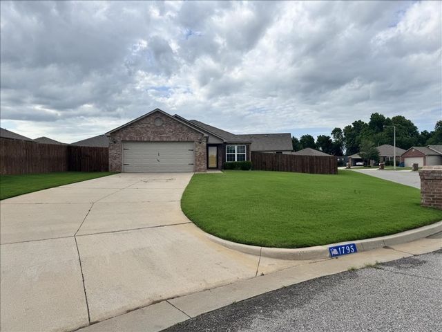 1795 Bliss Circle, Newcastle, OK 73065