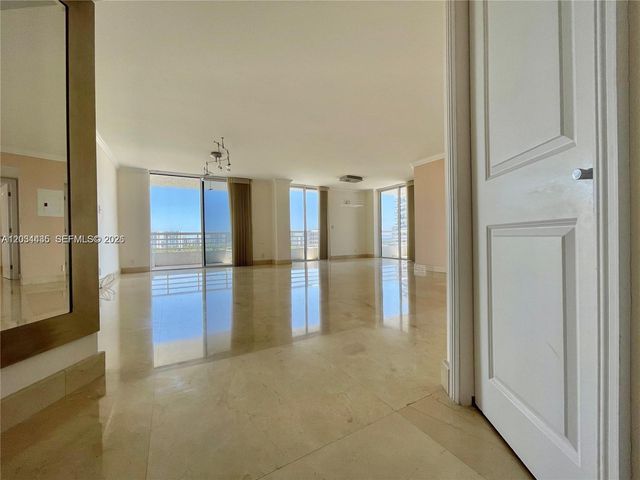 3300 NE 192nd St 1712, Aventura, FL 33180