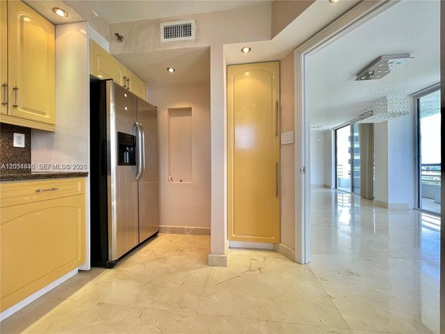 3300 NE 192nd St 1712, Aventura, FL 33180