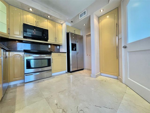 3300 NE 192nd St 1712, Aventura, FL 33180