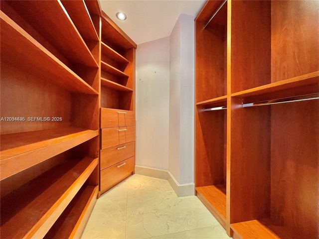 3300 NE 192nd St 1712, Aventura, FL 33180