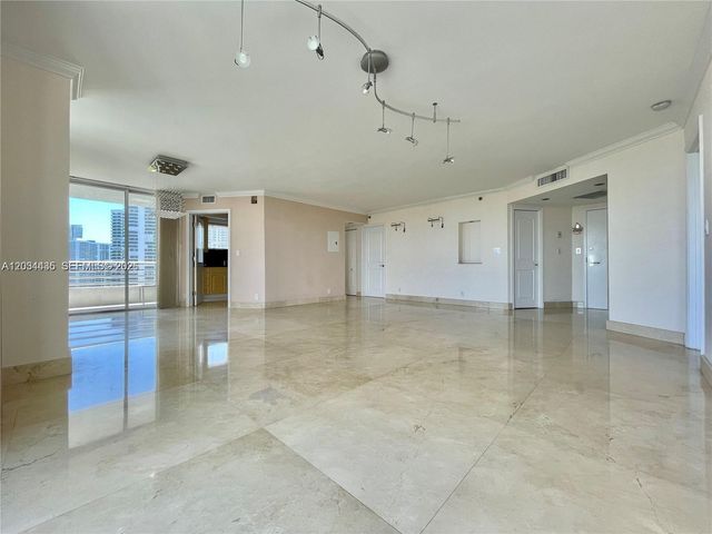 3300 NE 192nd St 1712, Aventura, FL 33180