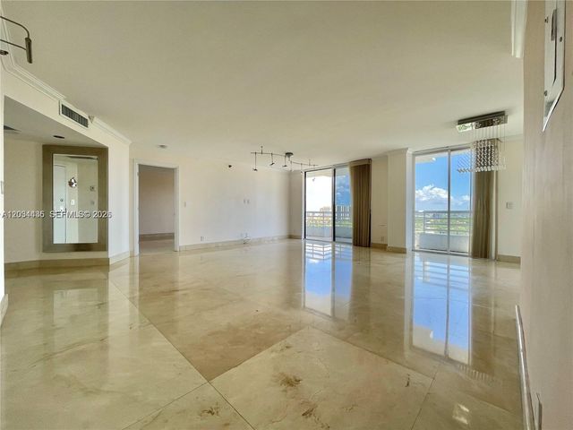 3300 NE 192nd St 1712, Aventura, FL 33180
