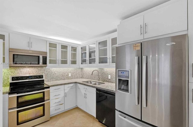 2 Grove Isle Dr B1505, Miami, FL 33133