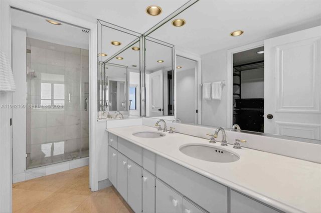 2 Grove Isle Dr B1505, Miami, FL 33133