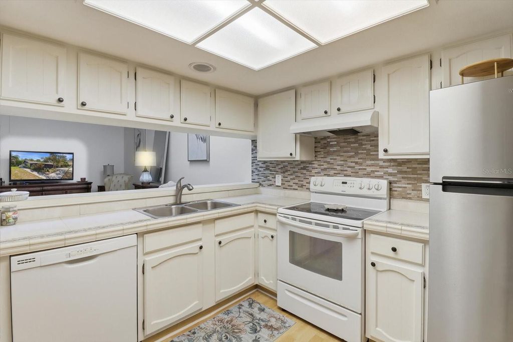 Image 12 of property listing at 8326 W EARL LOOP, Homosassa, FL 34446