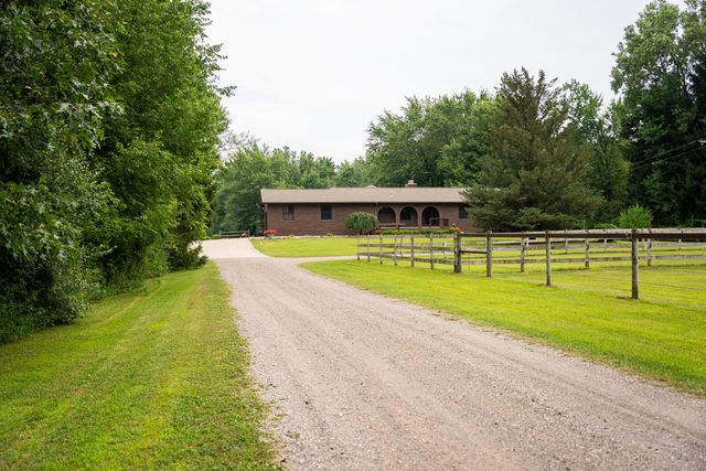 10133 W Allen Road, Fowlerville, MI 48836