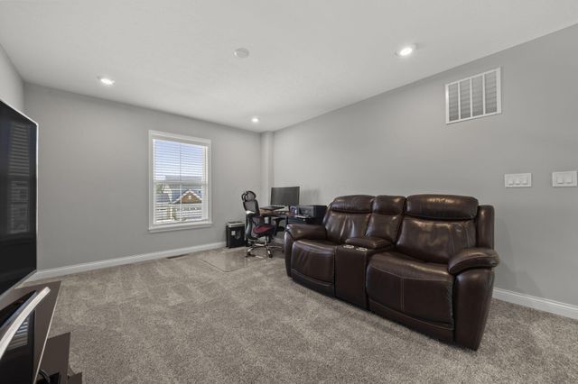230 Pickerington Ponds Drive, Pickerington, OH 43147