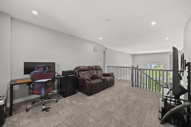 230 Pickerington Ponds Drive, Pickerington, OH 43147