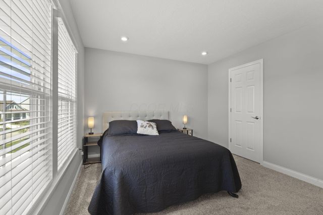 230 Pickerington Ponds Drive, Pickerington, OH 43147